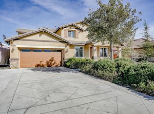 8455 Hoover Ct, Oak Hills, CA 92344