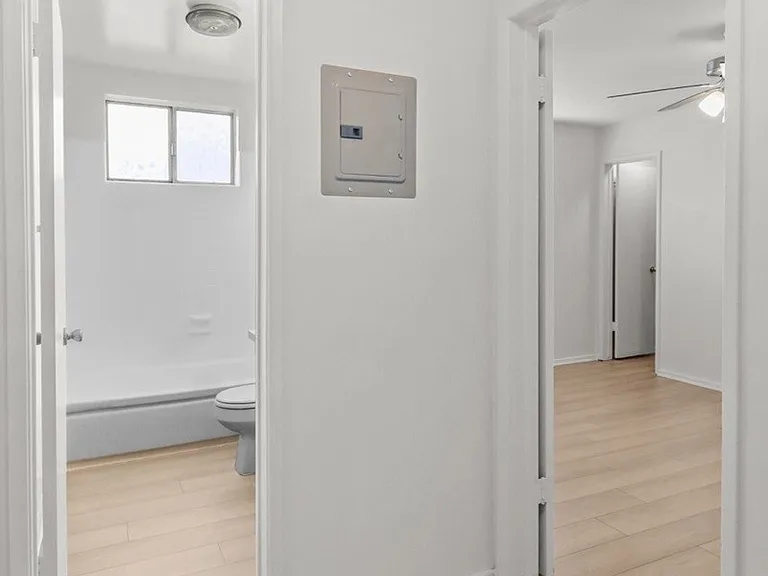 1747 Franklin St #4 — Photo 17