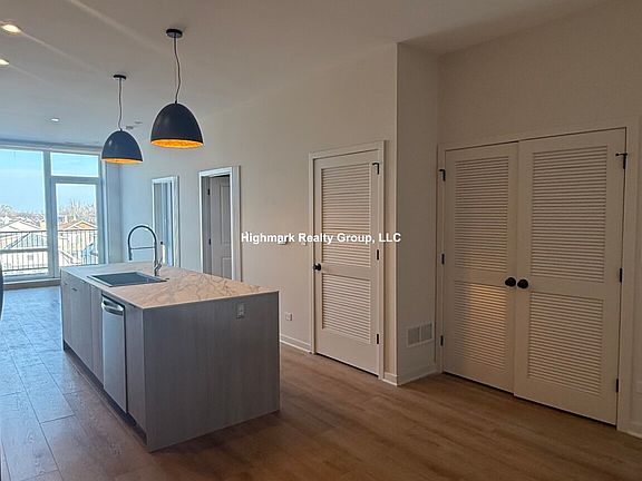 3rd image of 3207 N Narragansett Ave #302A