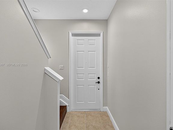 3rd image of 112 Osceola Ln