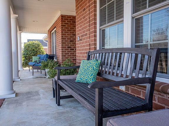 5th image of 13 Winterberry Ln