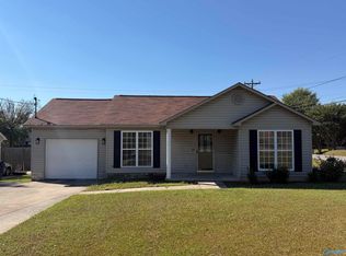 1401 Elizabeth Dr SW, Hartselle, AL 35640