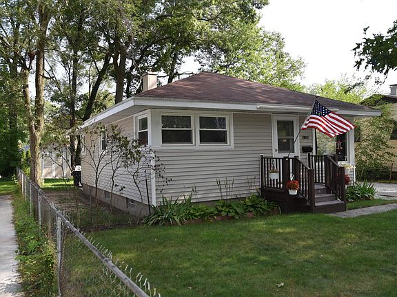 3rd image of 1376 Francis Ave