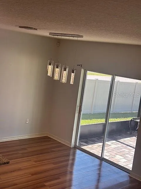 5 bed, 3.0 bath, 2605 sqft, $2,950 — Photo 4