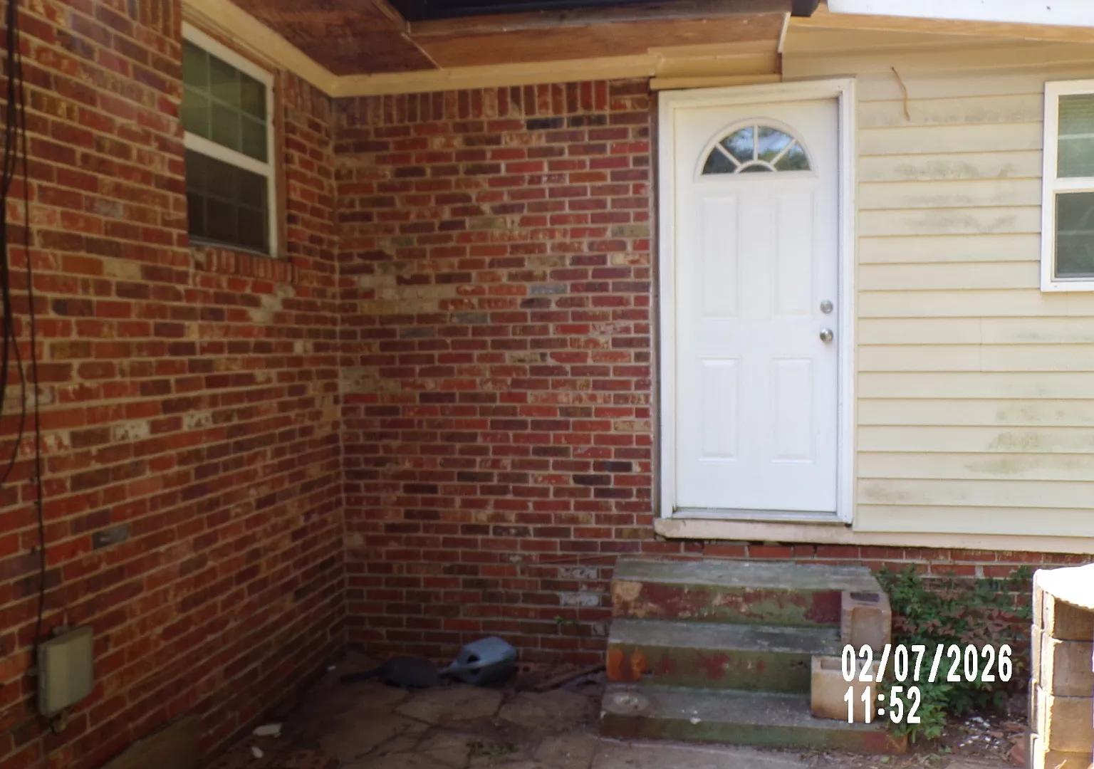 3 bed, 2.0 bath, 1681 sqft, $1,900 — Photo 2