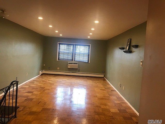 1st image of 705 Towne House Vlg