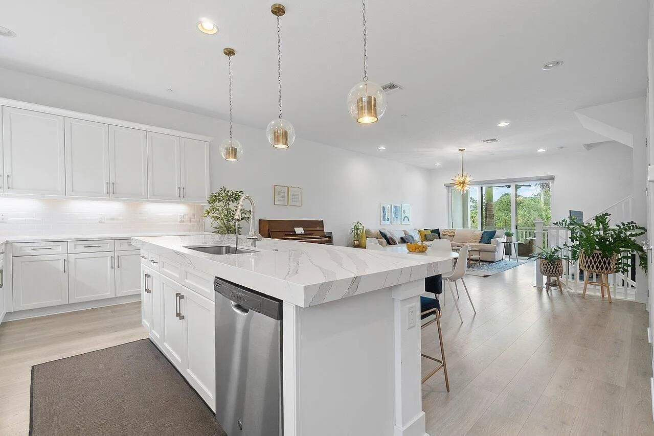 4 bed, 3.5 bath, 2252 sqft, $5,400 — Photo 3