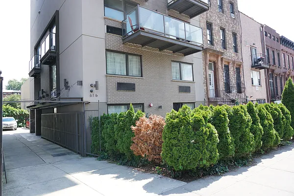 Rented by Rennit Inc. | media 35