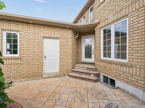 3rd image of 57 Oaklea Blvd