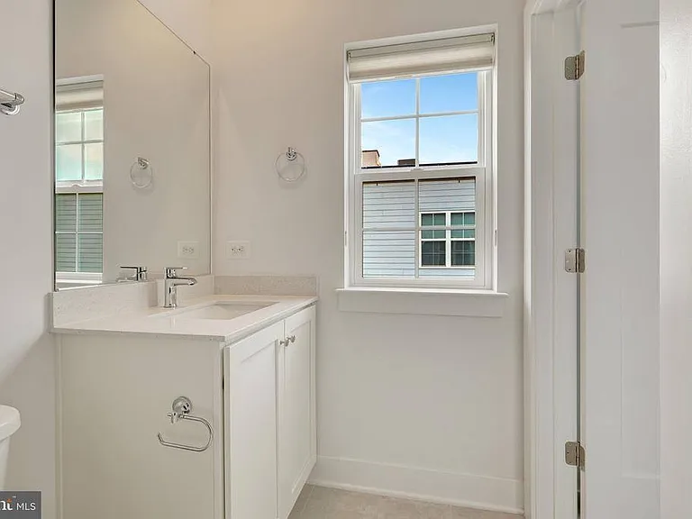 11247 Beaker St — Photo 33