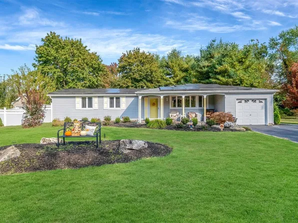 19 Fraternity Lane, Stony Brook, NY 11790