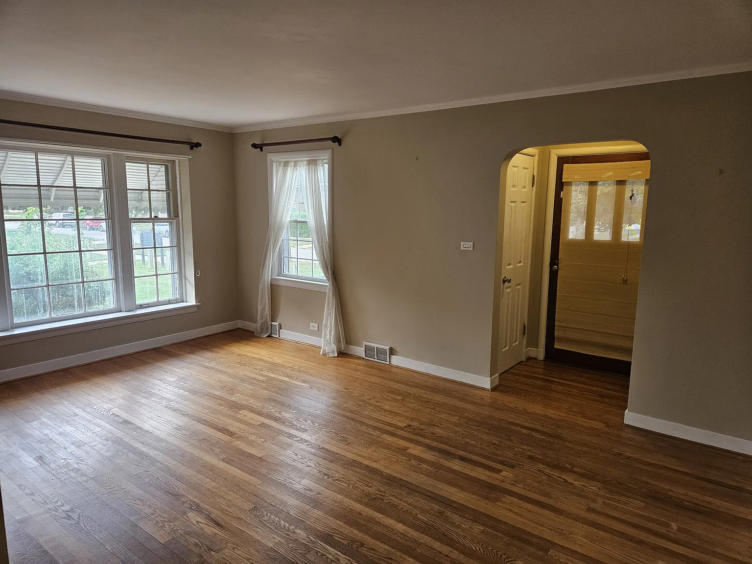 4045 Amelia Avenue — Photo 4