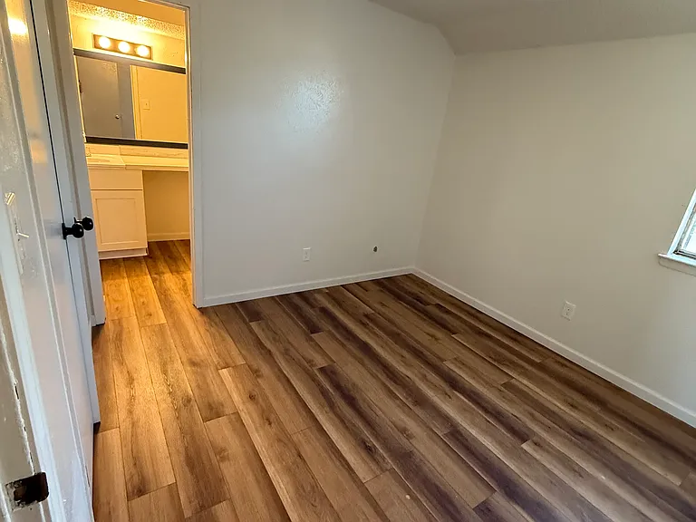 1342 N Cooper St — Photo 10