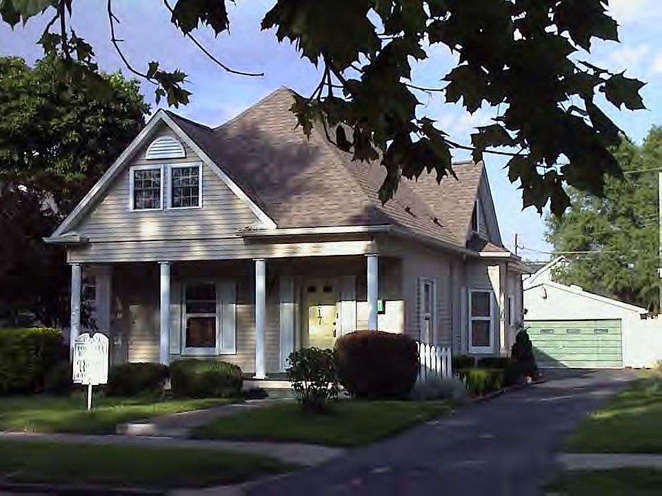 2nd image of 817 Sherman St