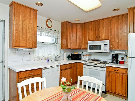3rd image of 2329 N Jackson St