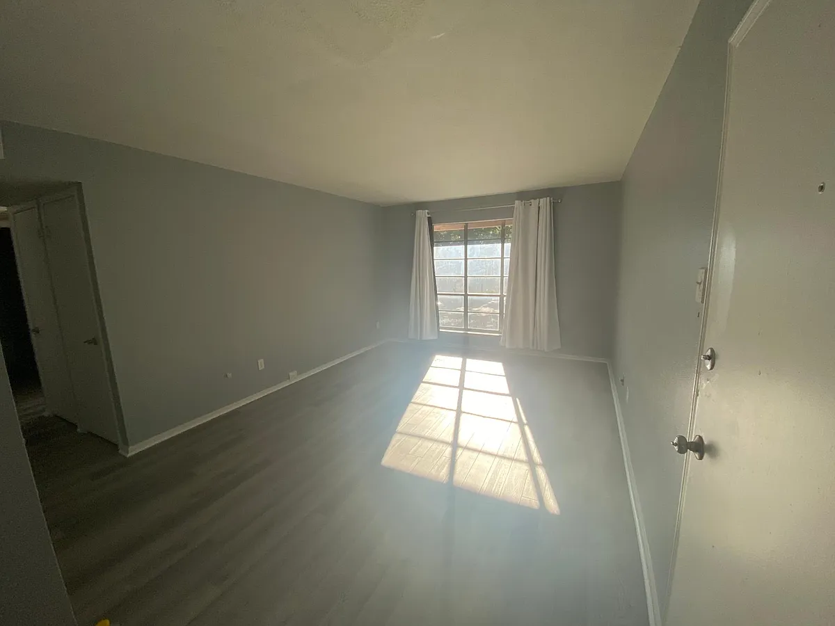 Building Photo - 10584 High Hollows Dr #274