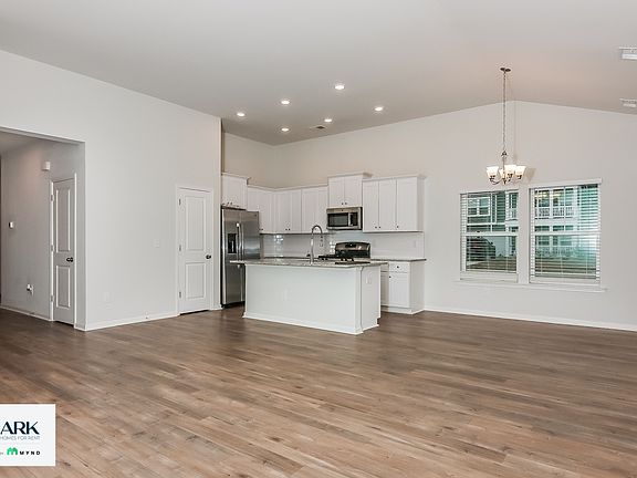 3rd image of 476 Craigflower Ct