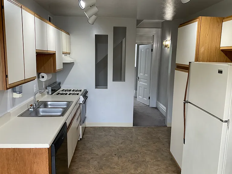 9 Holt St #2 — Photo 5
