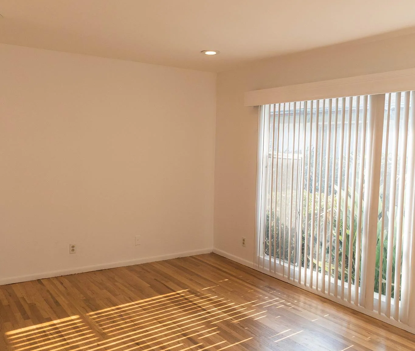 2 bed, 900 sqft, $2,500 — Photo 1