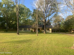 1316 Golf Course Rd, Philadelphia, MS 39350