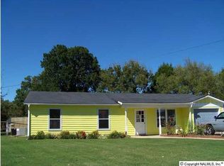 909 Bedford Dr SW, Decatur, AL 35601