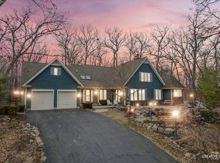 16393 Hickory Cir, Sycamore, IL 60178