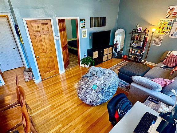 2nd image of 1368 W Evergreen Ave APT 3R