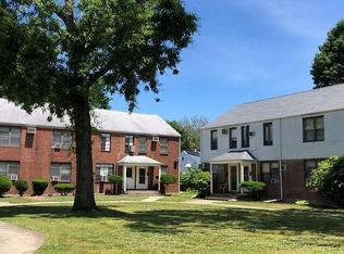 71 Mencel Cir, Bridgeport, CT 06610