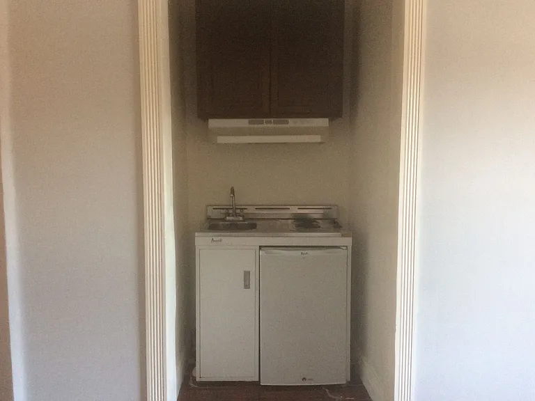 Alexandria Apartments LLC — Photo 6