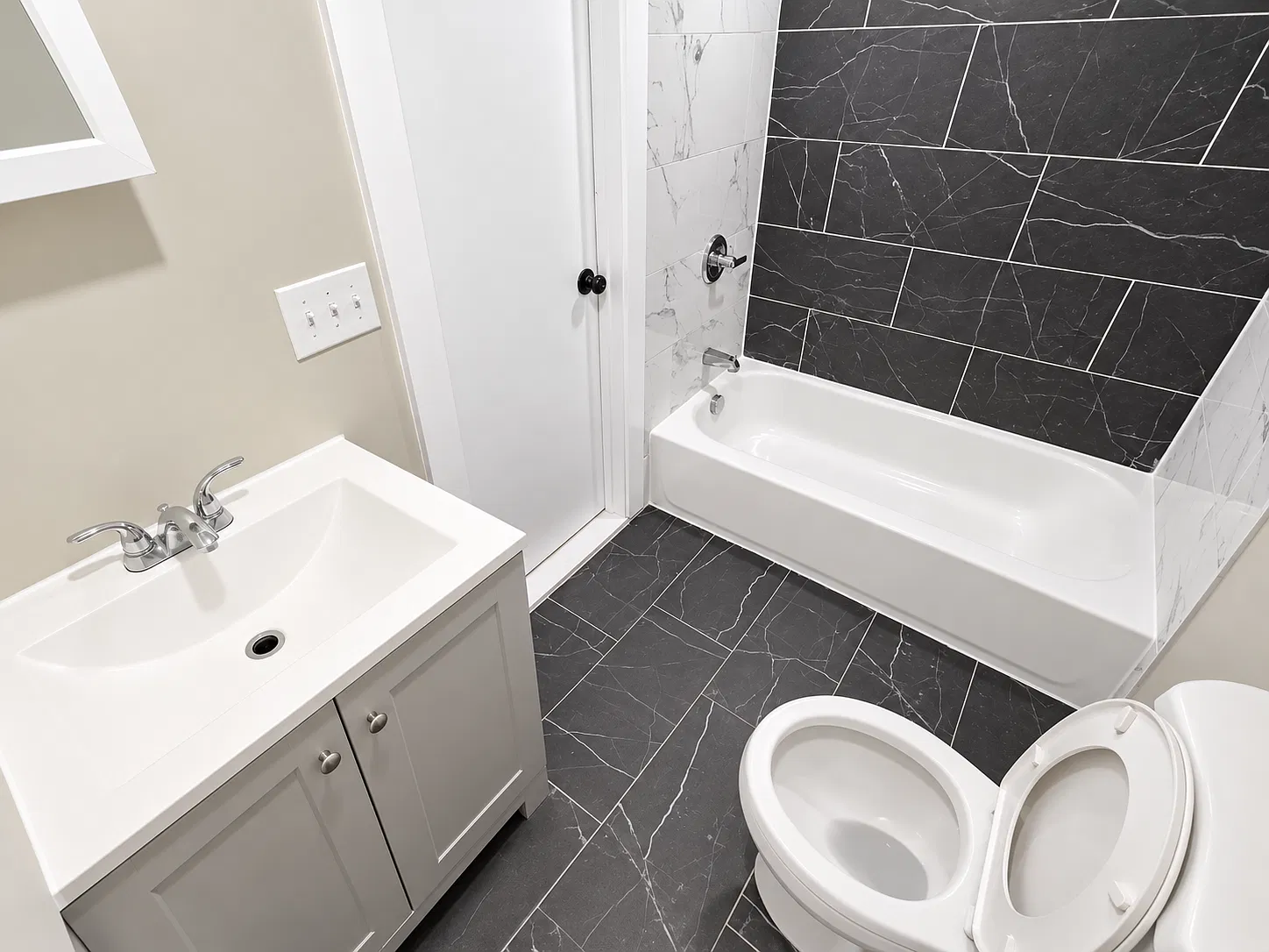 3 bed, 1200 sqft, $1,945 — Photo 2