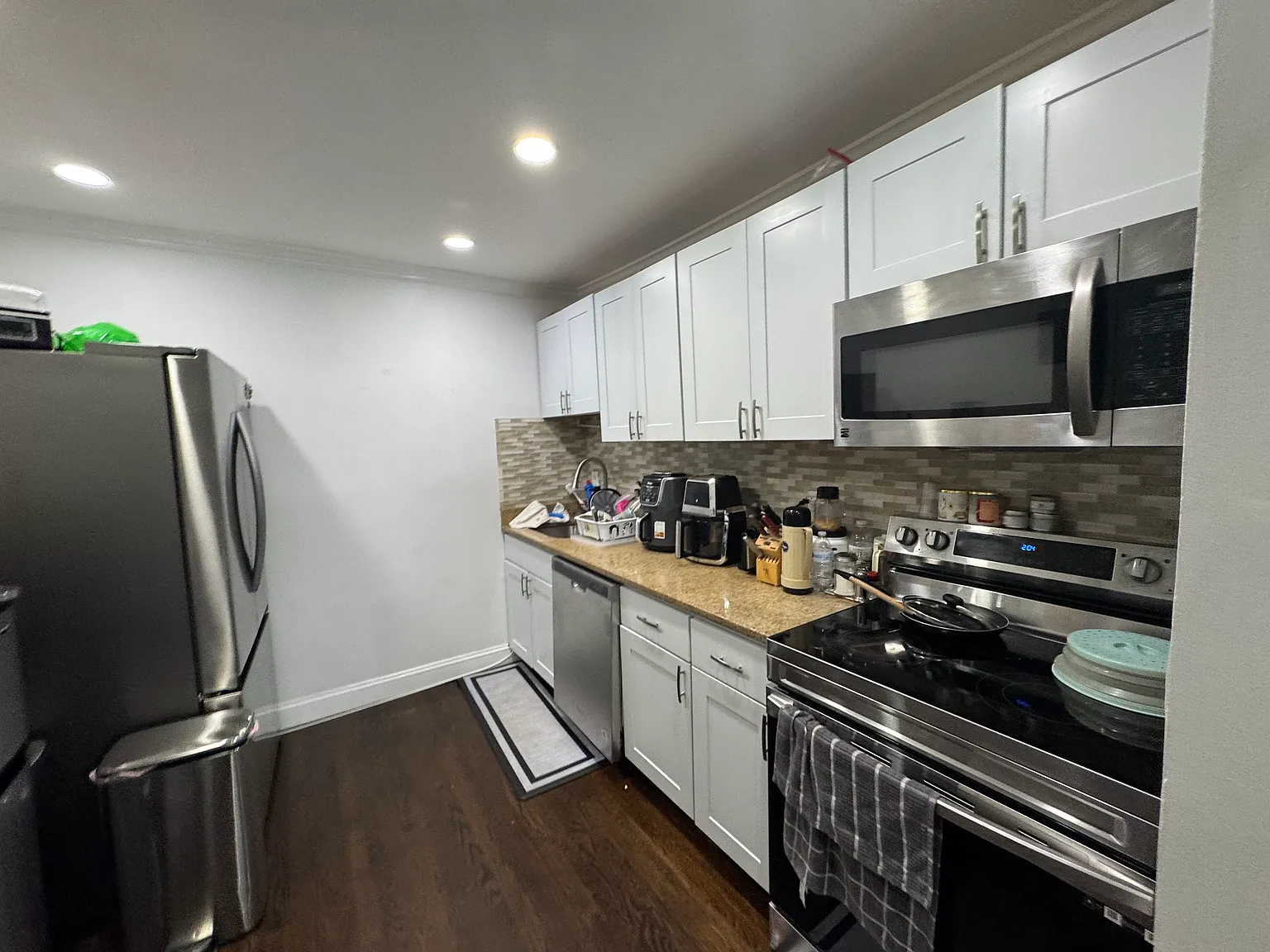 2 bed, 831 sqft, $2,700 — Photo 1
