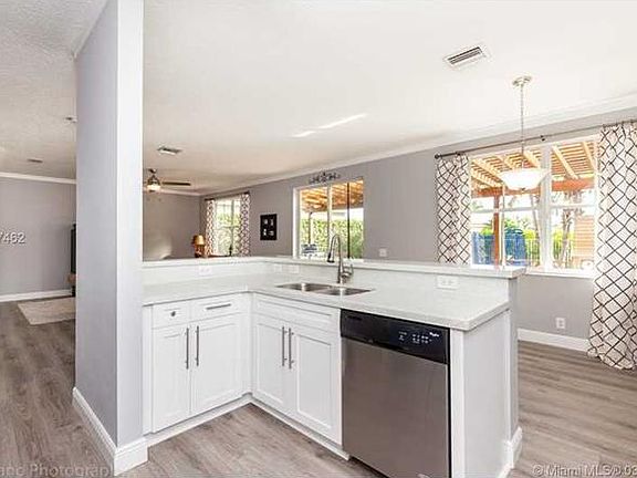 4th image of 1567 Banyan Way