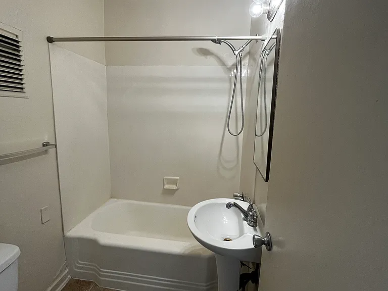 840 E 1st Ave #3 — Photo 6