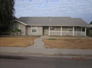 261 N Stanford Ave, Lindsay, CA 93247