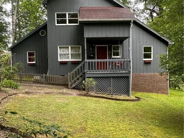 689 River Park Dr, Ona, WV 25545