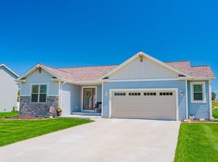 220 Crestview Ln, Lake Mills, WI 53551