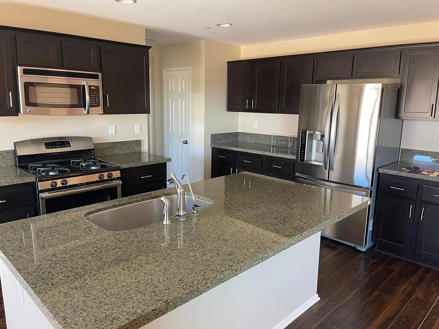 1424 Chinaberry Ln — Photo 3