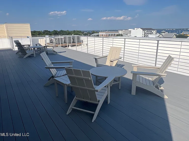 124 Court St — Photo 36