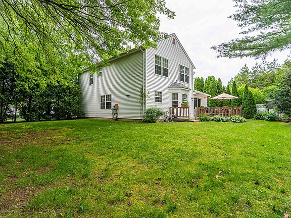 3rd image of 62 Meadow Dr
