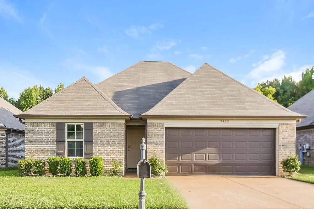 4 bed, 2.0 bath, 1700 sqft, $1,875 — Photo 1