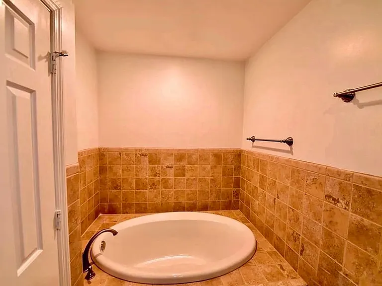 510 Squire Cir — Photo 17