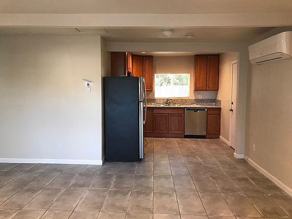 3rd image of 5804 Franklin Blvd