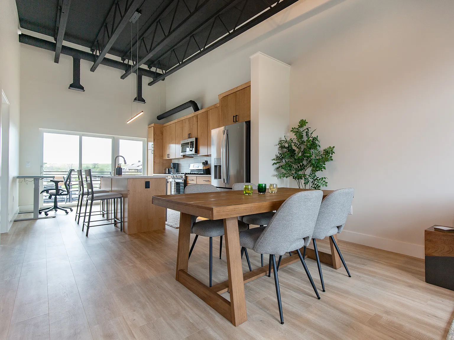 2 bed, 1.5 bath, 1900 sqft, $4,200 — Photo 3