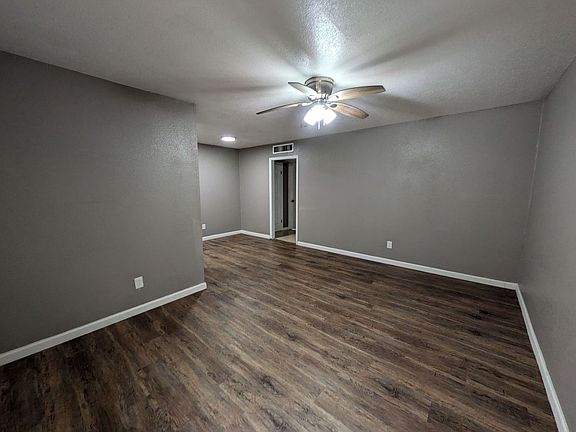 3rd image of 4348 Sullivan St