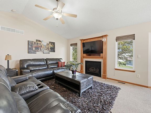 5th image of 325 N Clay Cir