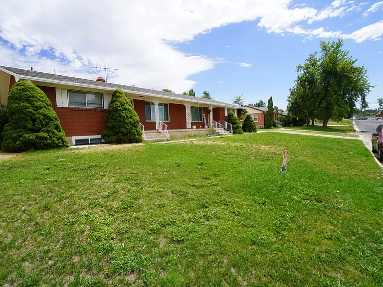 4402 Jefferson Ave — Photo 2