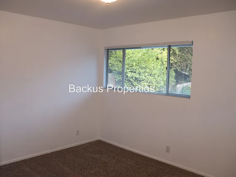 738 Carmelita Dr — Photo 9