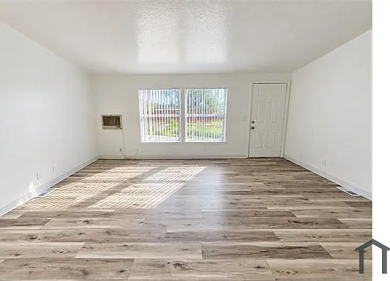 3 bed, 1100 sqft, $2,500 — Photo 2