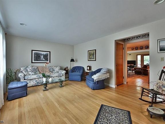 5th image of 67 Hillside Ave