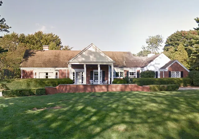 1107 Country Ln photo 1